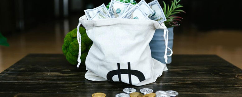 How is a cryptocurrency different from a traditional currency ?